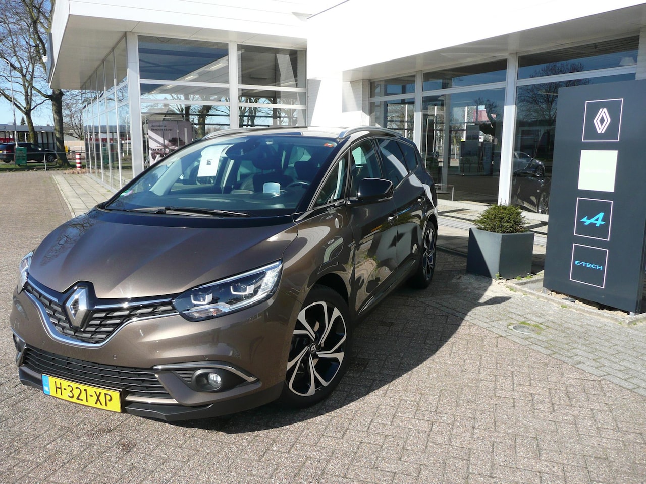 Renault Grand Scénic - BOSE 1.3 TCe 140 EDC/AUTO, PANORAMA DAK/ HEAD-UP DISPLAY/ PARK ASSIST V+A INCL. CAMERA/ DA - AutoWereld.nl