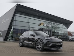 Porsche Macan - 4 388pk 100kWh Panoramadak Luchtvering Bijrijdersdisplay 18-weg Sportstoelen Bose NLauto