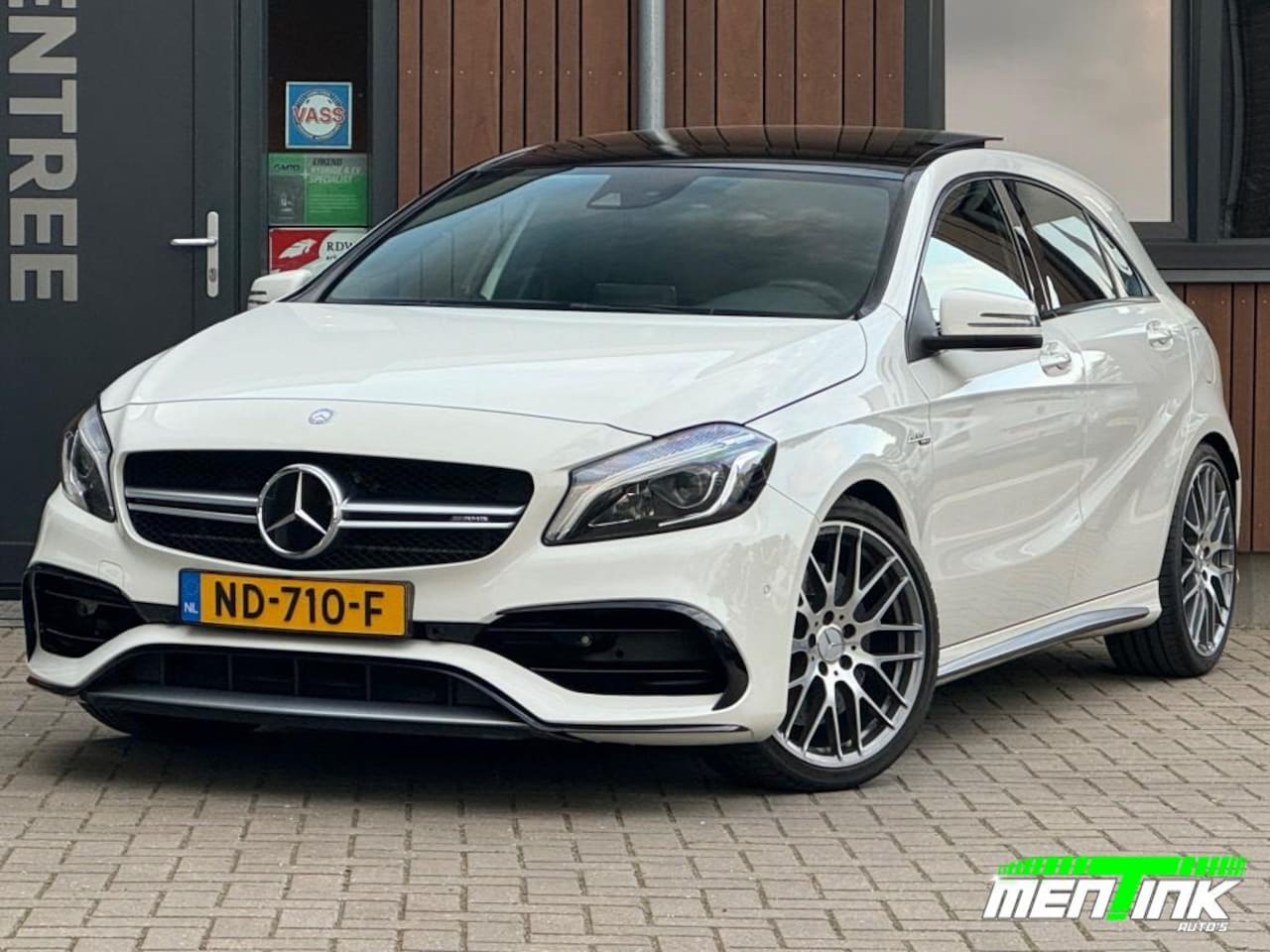 Mercedes-Benz A-klasse - A45 AMG 4- Matic ori NL Pano Distr. stoelverw. - AutoWereld.nl