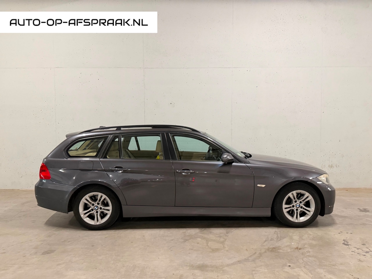 BMW 3-serie Touring - 318i Automaat Leer Pano Navi Trekhaak Clima Cruise - AutoWereld.nl