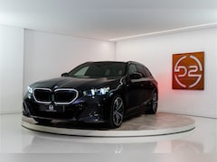 BMW 5-serie Touring - 530e High Executive M Sport 300PK | Pano | H/K | Sfeer | Driving Ass. Pro | Fabrieksgarant