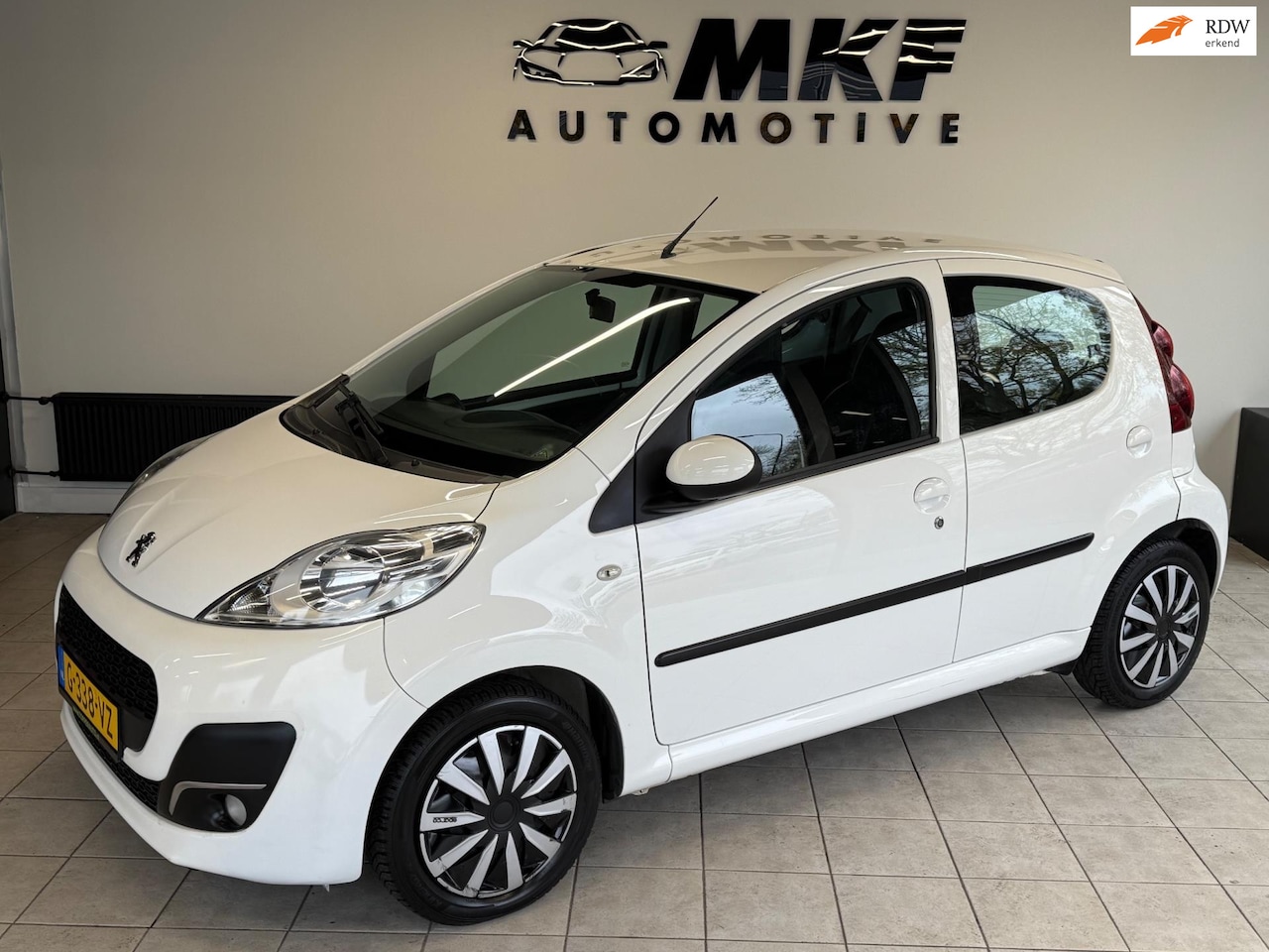 Peugeot 107 - 1.0 Active 5DRS 2012 Airco/Elektr Pakket/Leer! - AutoWereld.nl