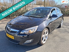 Opel Astra - 1.4 Turbo Sport NETTE AUTO RIJDT EN SCHAKELT GOED