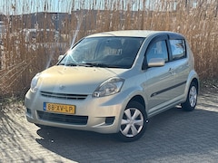 Daihatsu Sirion 2 - 1.3-16V Prestige Automaat - NIeuw Apk - Airco