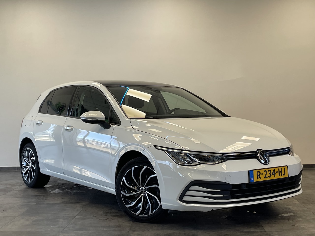 Volkswagen Golf - 1.0 eTSI Life NAVI PDC LM 17'' Virtual Cockpit - AutoWereld.nl