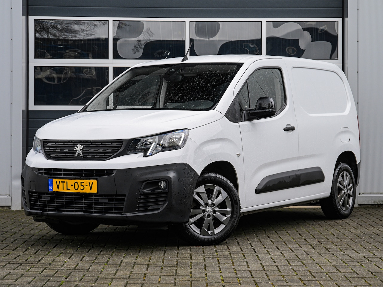 Peugeot Partner - 1.5 BlueHDi 100 S&S L1 | 1ste eig. | Carplay | Camera | Cruise control | 16'' velgen - AutoWereld.nl