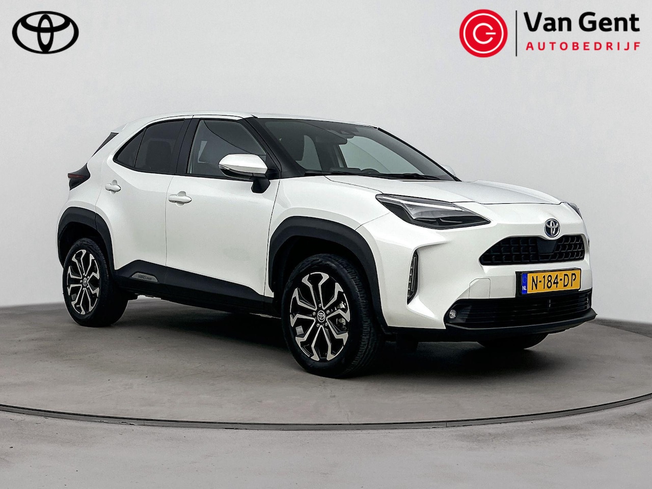 Toyota Yaris Cross - 1.5 Hybrid First Edition | Navigatie | Adaptive Cruise | Keyless | Full LED | Apple Carpla - AutoWereld.nl