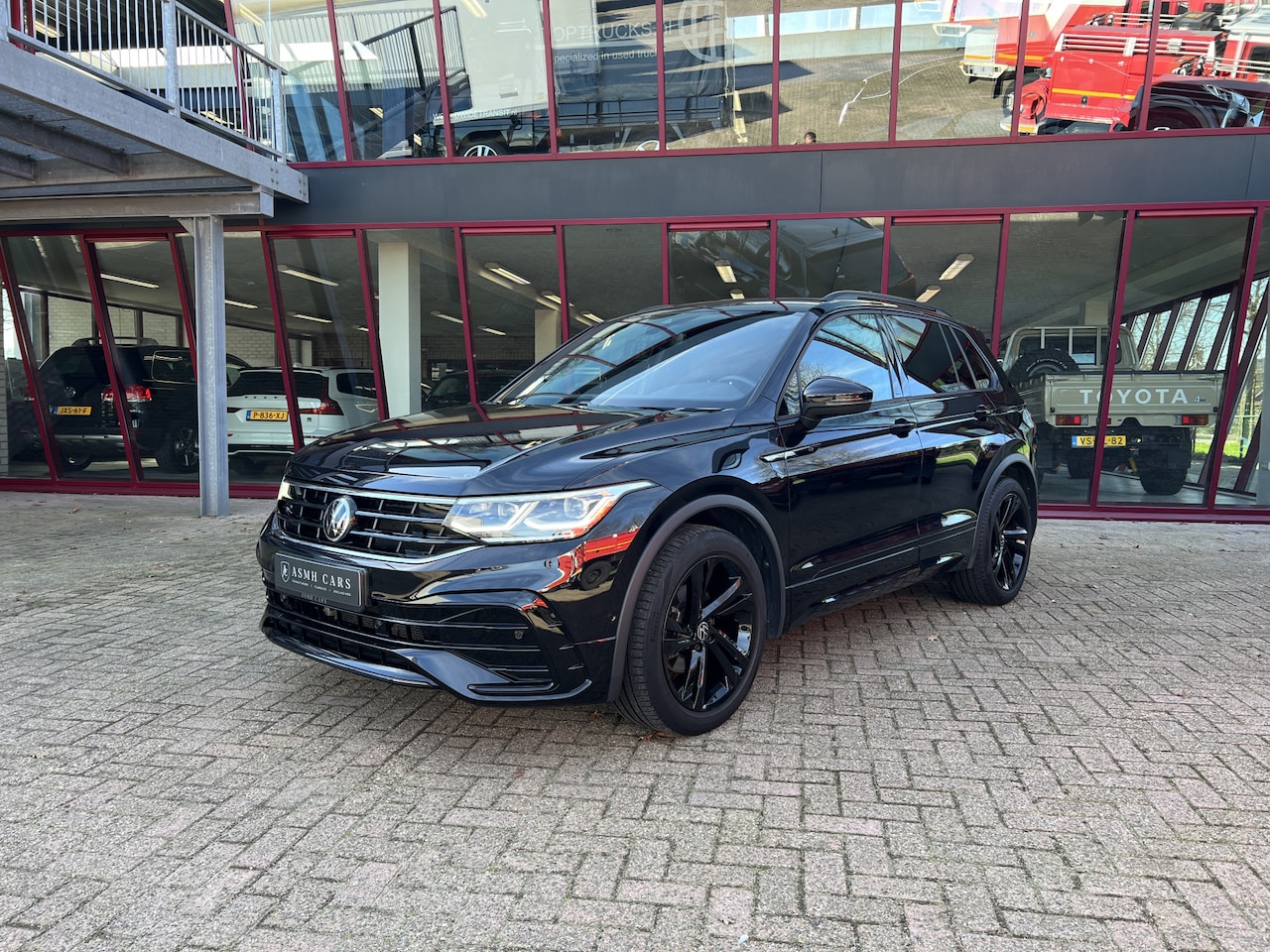 Volkswagen Tiguan - 1.5 TSI R-Line Business+ | Black Style | PDC | ACC | Trekhaak | Stoel/Stuurverw. | Navi | - AutoWereld.nl