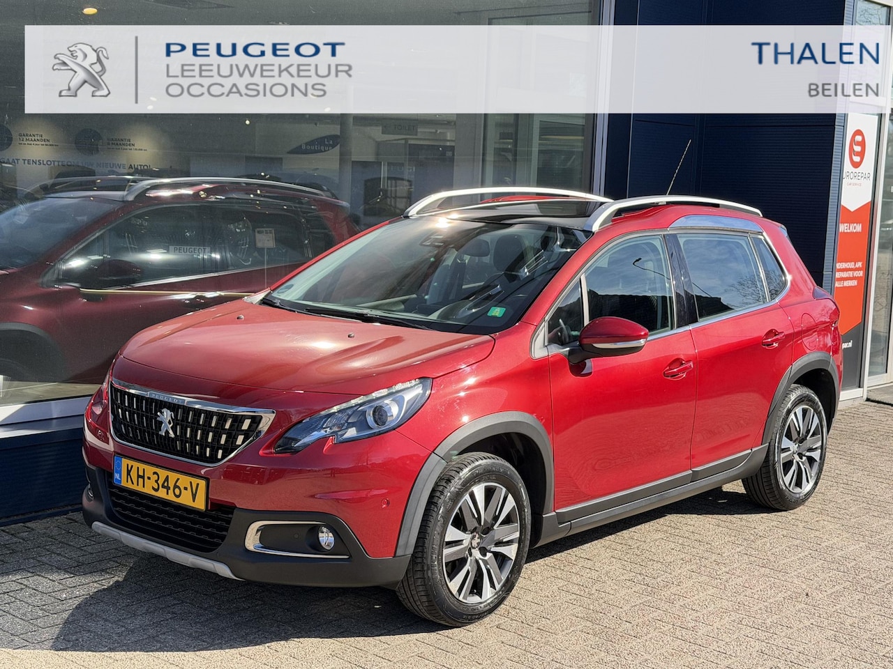 Peugeot 2008 - 1.2 Turbo 110PK Allure Vol-Automaat | Navigatie | Trekhaak 1250 KG | Beetje lakverkleuring - AutoWereld.nl