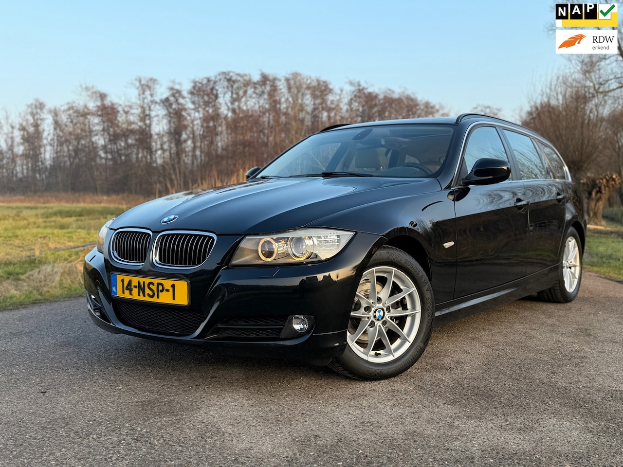 BMW 3-serie Touring - 325i Business Line / Automaat / NL Auto / Panorama dak / Climate Control / Lederen bekledi - AutoWereld.nl