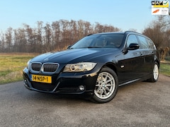 BMW 3-serie Touring - 325i Business Line / Automaat / NL Auto / Panorama dak / Climate Control / Lederen bekledi