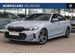 BMW 3-serie - 318i M Sport Automaat / Sportstoelen / Parking Assistant / Widescreen Display / Live Cockp