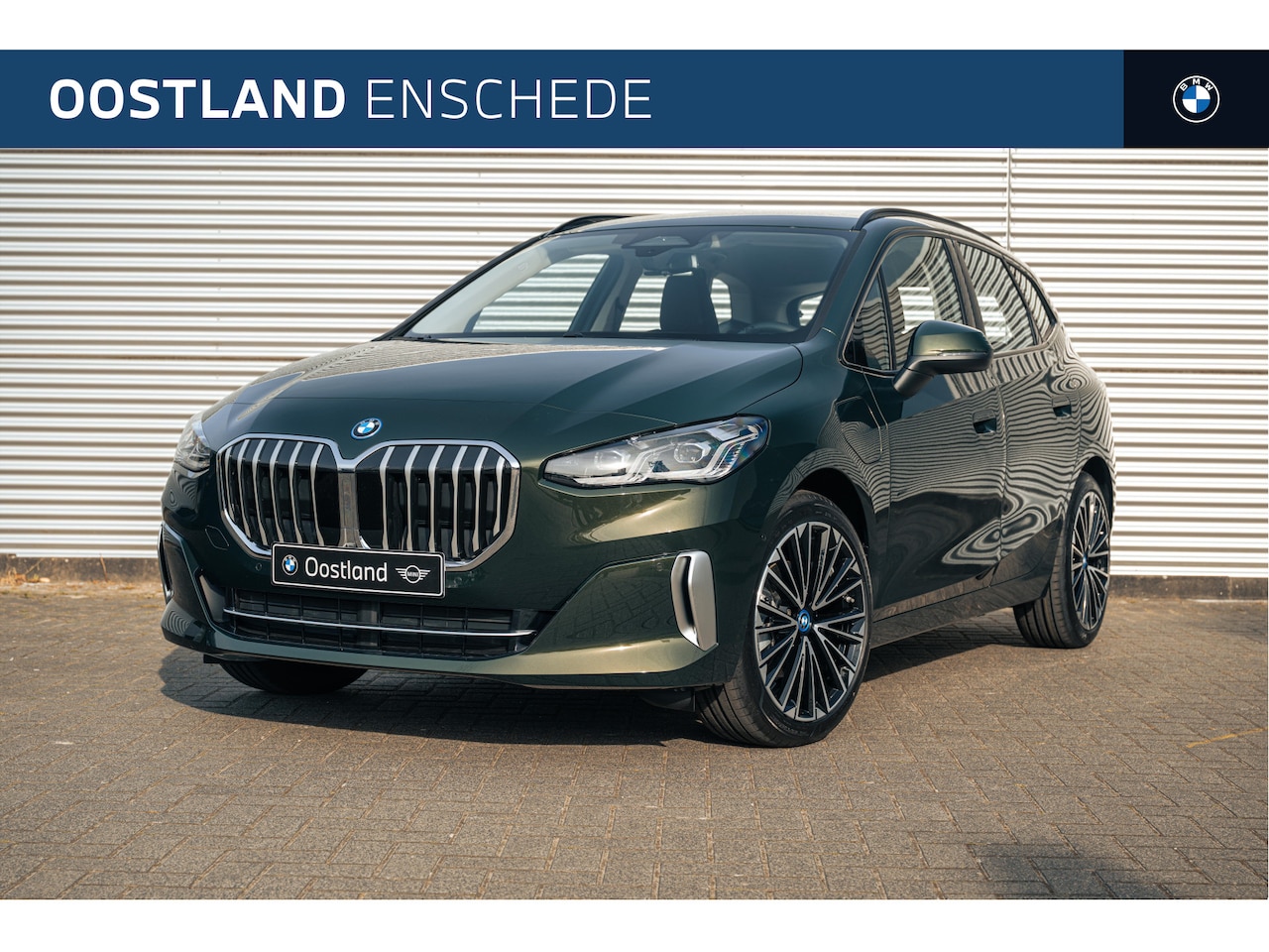 BMW 2-serie Active Tourer - 225e xDrive Automaat / Trekhaak / Sportstoelen / Adaptieve LED / Comfort Access / Parking - AutoWereld.nl