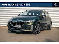 BMW 2-serie Active Tourer - 225e xDrive Automaat / Trekhaak / Sportstoelen / Adaptieve LED / Comfort Access / Parking