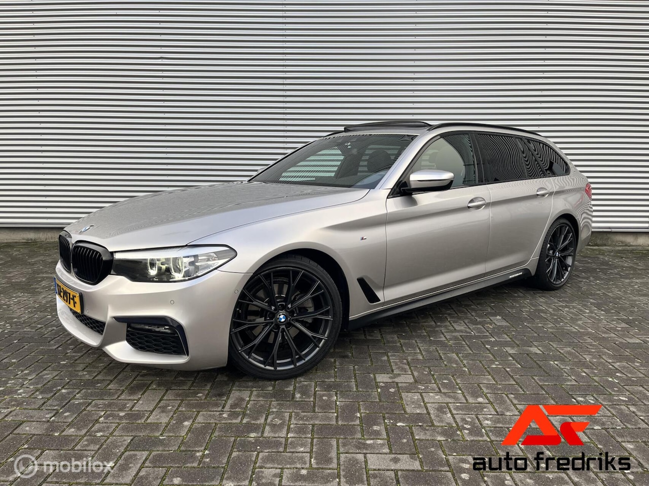 BMW 5-serie Touring - 520i M-Sport | PANO | Trekhaak | Org. NL | 20' | - AutoWereld.nl