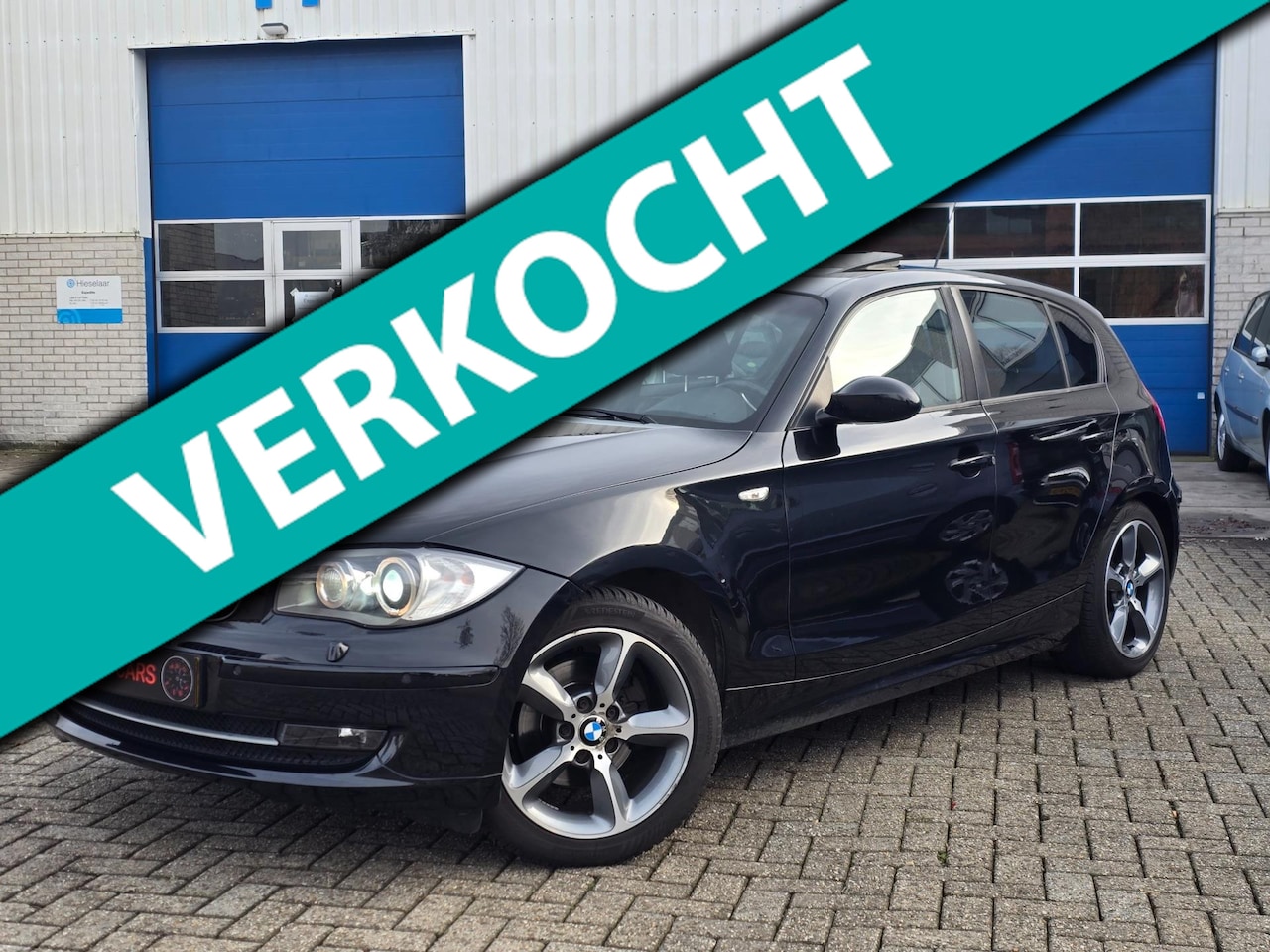 BMW 1-serie - 120i AUTOMAAT/SCHUIFDAK/NAVI/STOEL VERW/TREKHAAK - AutoWereld.nl