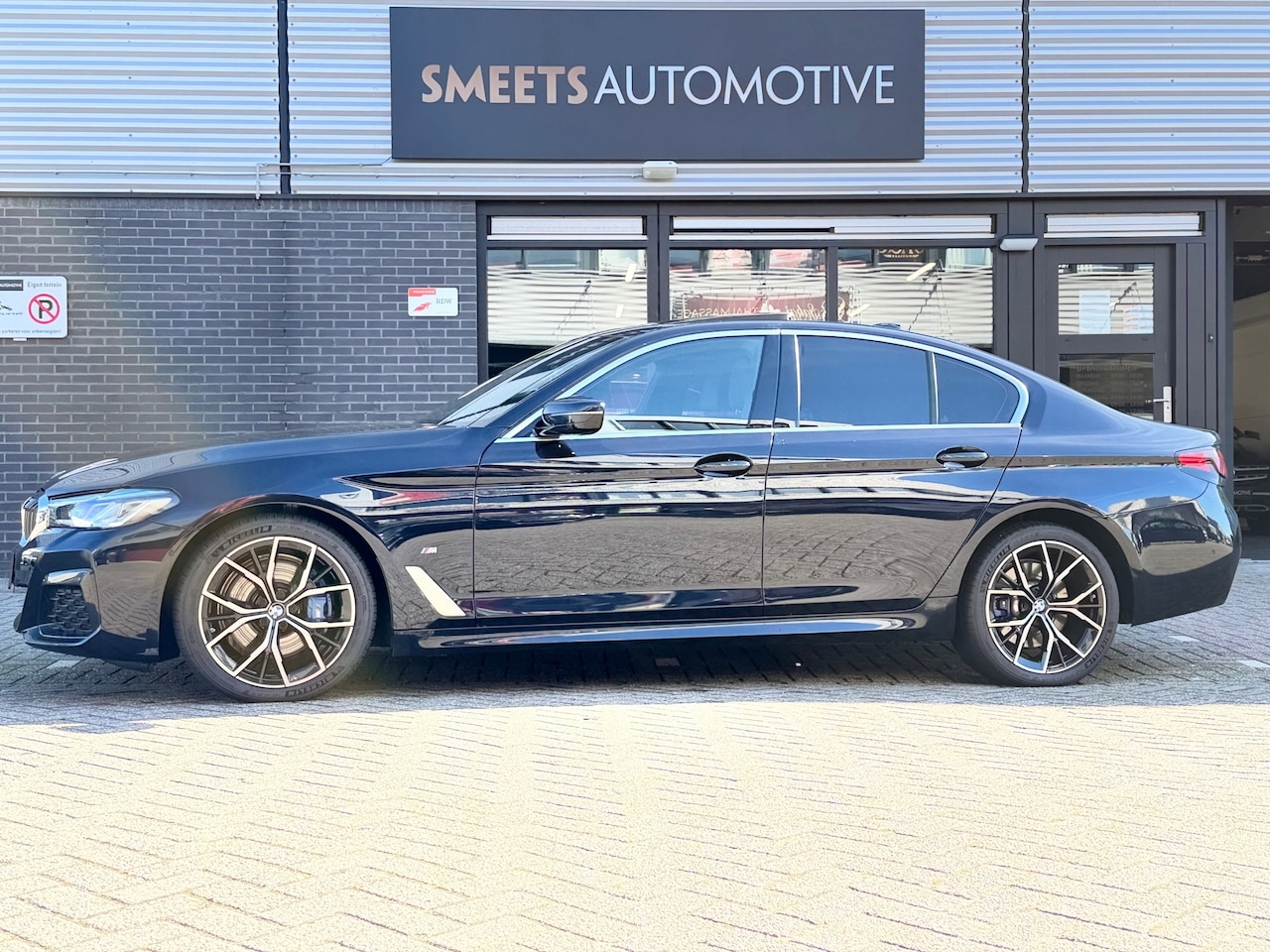 BMW 5-serie - 530i MxDrive Business Edition Plus Sensatec - AutoWereld.nl