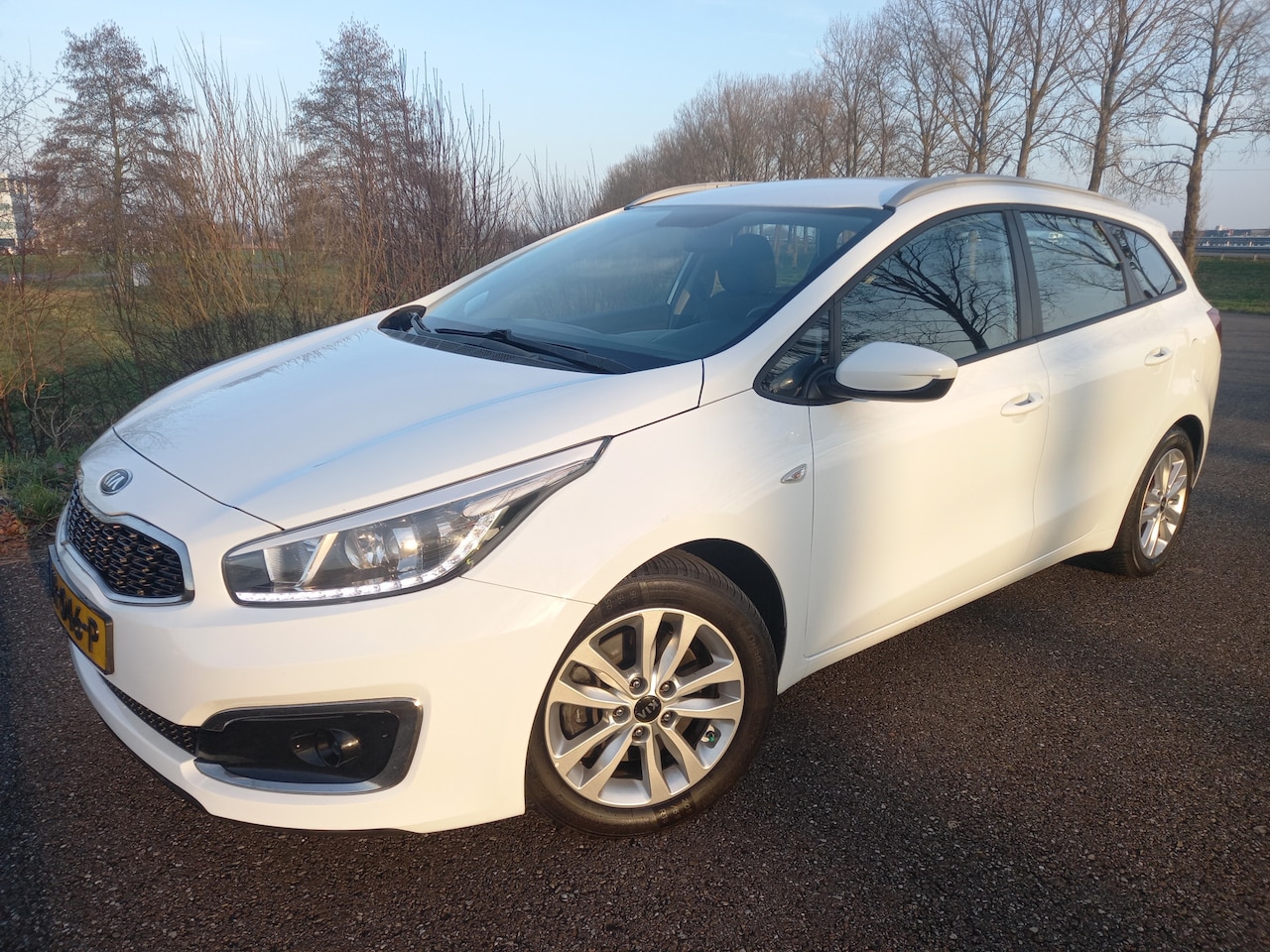 Kia Cee'd Sportswagon - 1.6 GDI First Edition 1.6 GDI First Edition - AutoWereld.nl