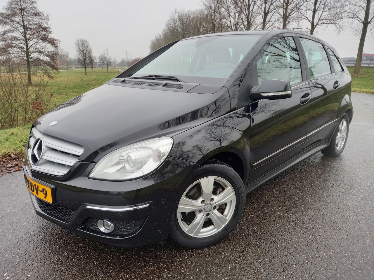 MERCEDES-BENZ B 200