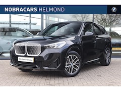 BMW iX1 - eDrive20 M Sport / Sportstoelen / M Adaptief onderstel / Achteruitrijcamera / Extra getint