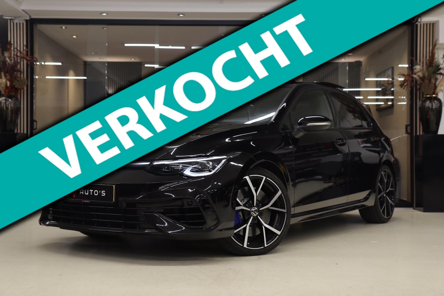 Volkswagen Golf - 2.0 TSI R 4Motion AKRAP/PANO/HEADUP/IQ/H-K/BOMVOL - AutoWereld.nl