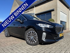BMW 2-serie Active Tourer - 223i 204PK Automaat Trekhaak / Panoramadak / Leder