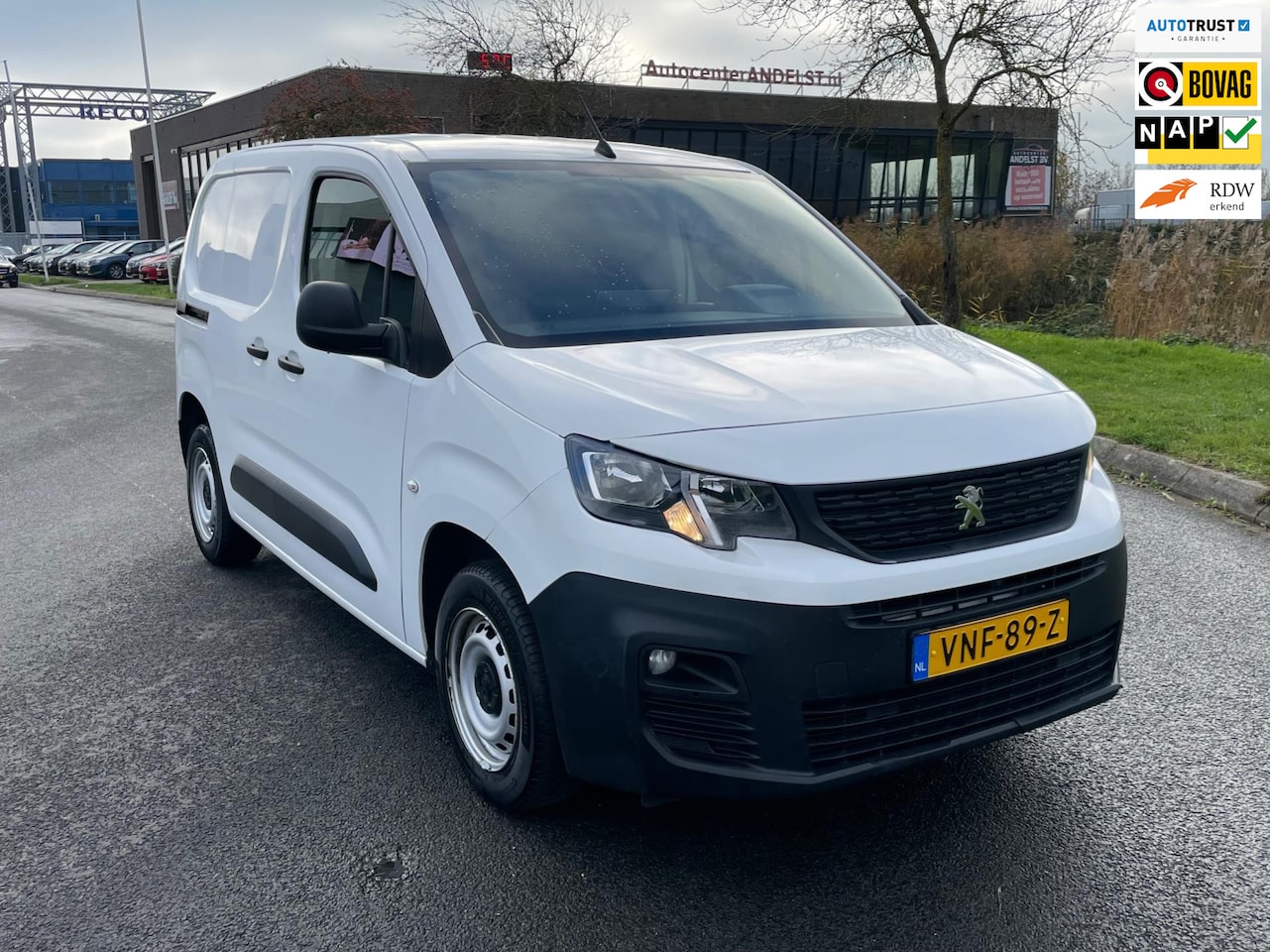 Peugeot Partner - 1.2 PureTech Premium 1.2 PureTech Premium, Benzine, 1e eig, Geen import, Nap, Volledig oh! - AutoWereld.nl