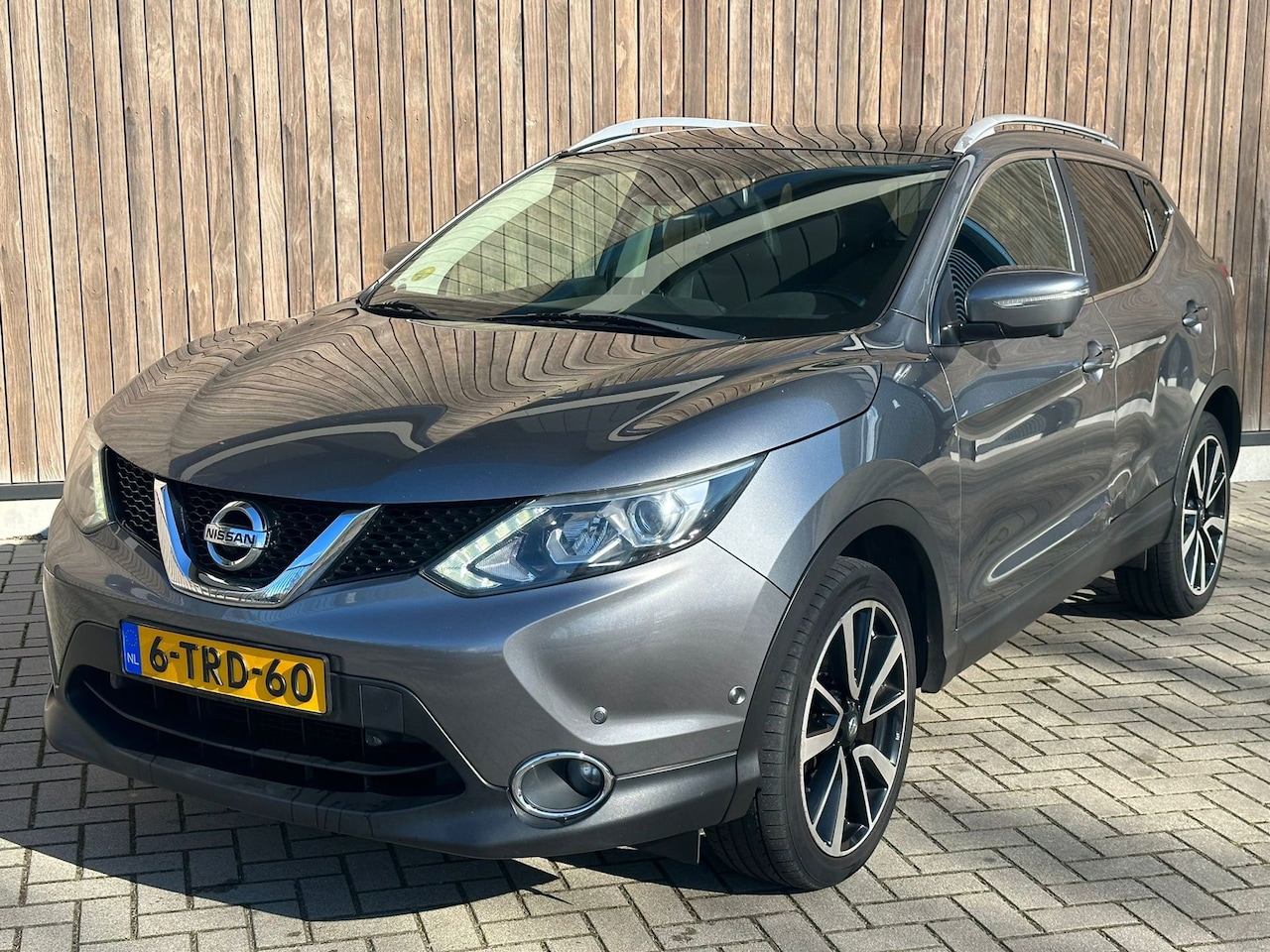 Nissan Qashqai - 1.5 dCi | PANO | XENON | LEDER | - AutoWereld.nl