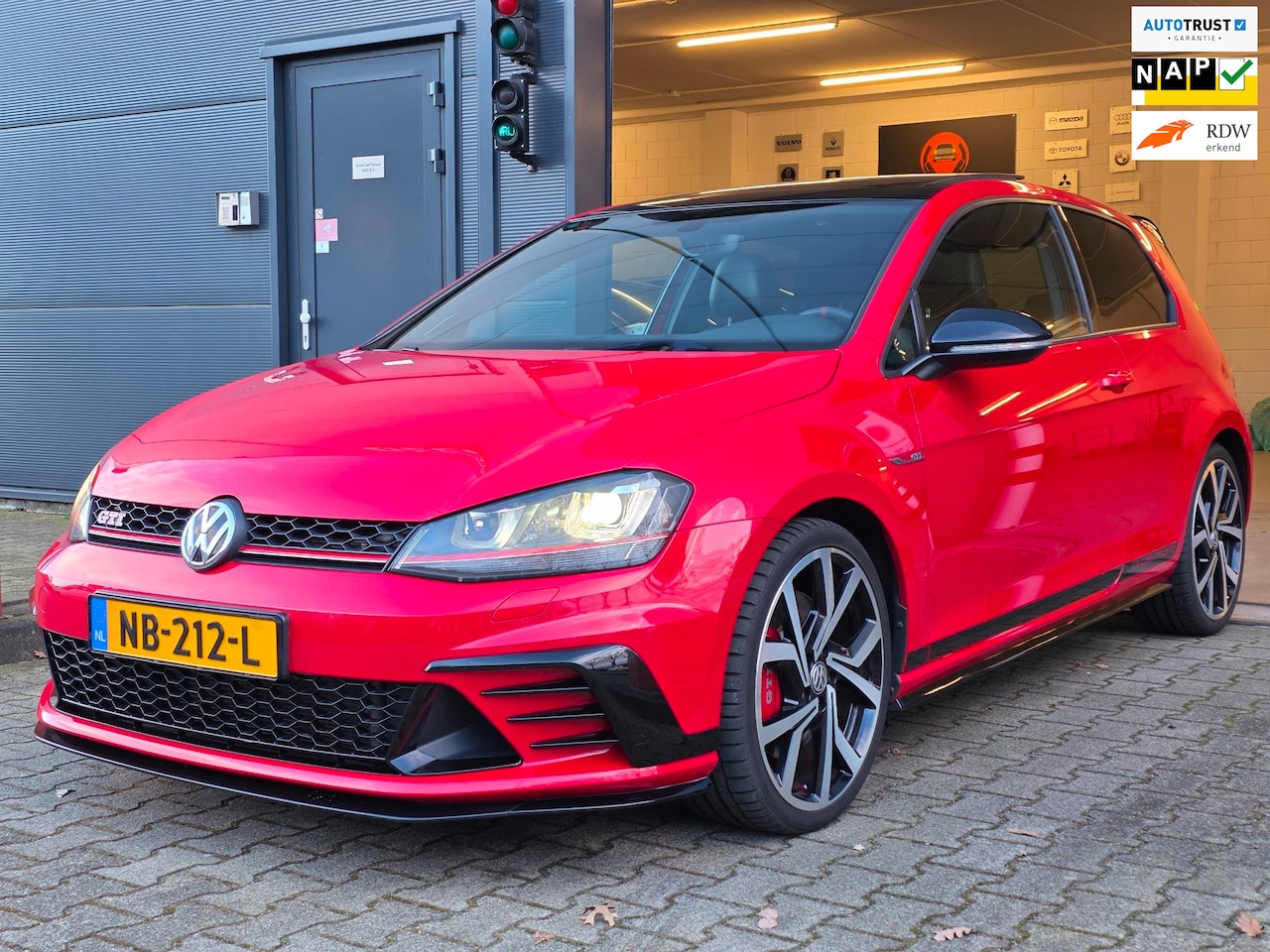 Volkswagen Golf - 2.0 TSI GTI Clubsport / 360PK / NAP !! / NWE TURBO / NWE BEURT / PANO / DYNAUDIO / CAMERA - AutoWereld.nl