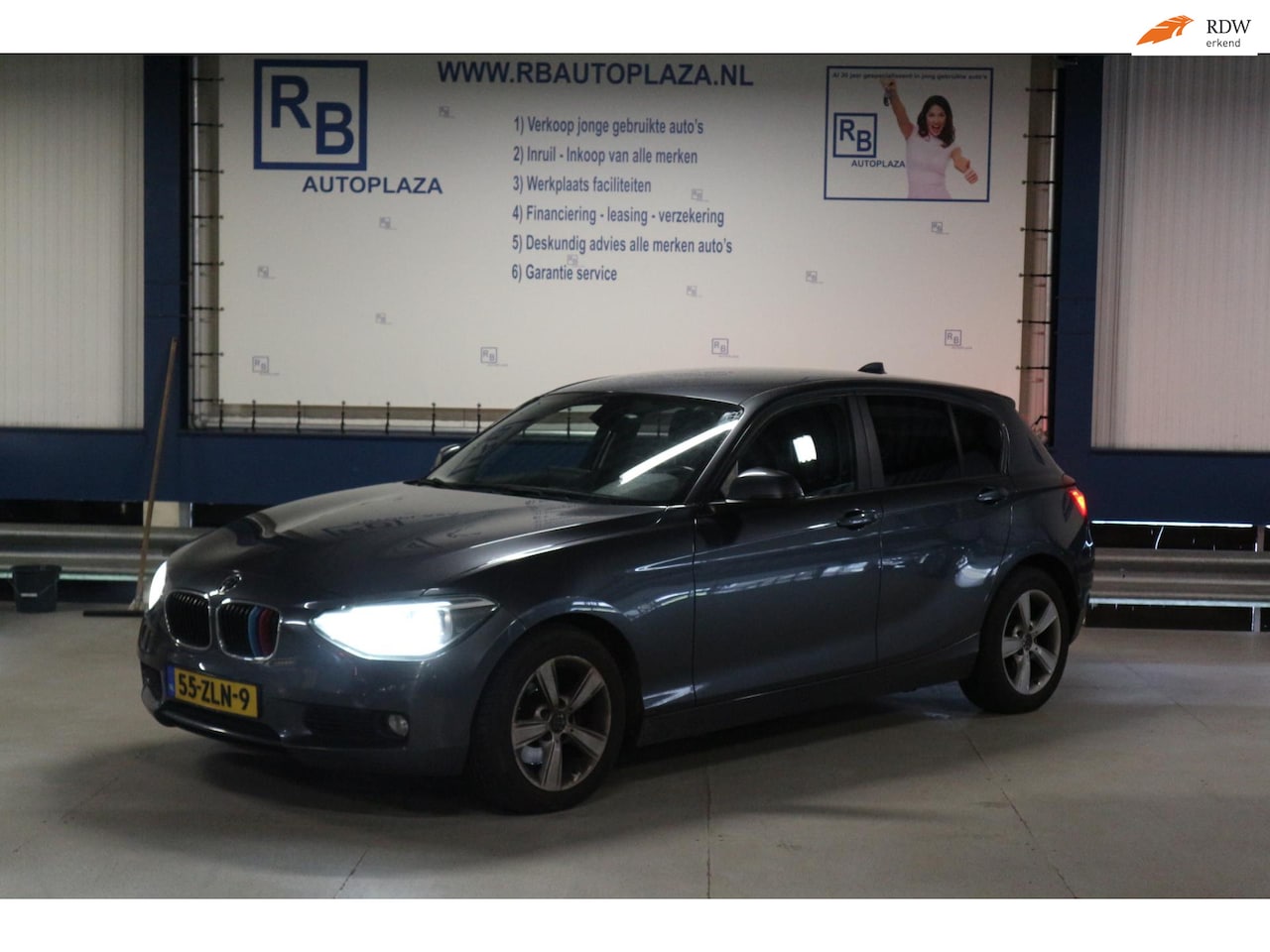 BMW 1-serie - 118i Business+ LEER + CARPLAY + AUTOMAAT ! ! ! - AutoWereld.nl