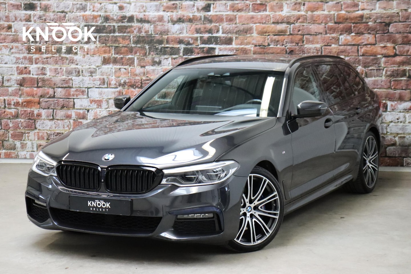 BMW 5-serie Touring - 530i High Executive M Sport Pakket Automaat / Navigatiesysteem Professional /  Head-Up Dis - AutoWereld.nl