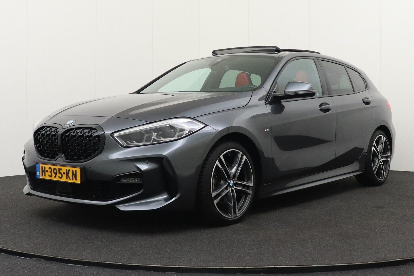 BMW 1-serie - M-Sport Aut. M135i-Sportstoelen Pano-dak Camera Adap.Cruise - AutoWereld.nl