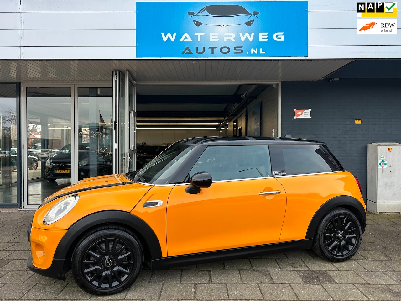 MINI Cooper - Mini 1.5 First Born Edition Navi/Clima/PDC - AutoWereld.nl
