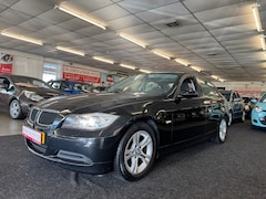 BMW 3-serie - 318i Business Line. Geheel Dealer onderhouden, nwe apk en alle opties