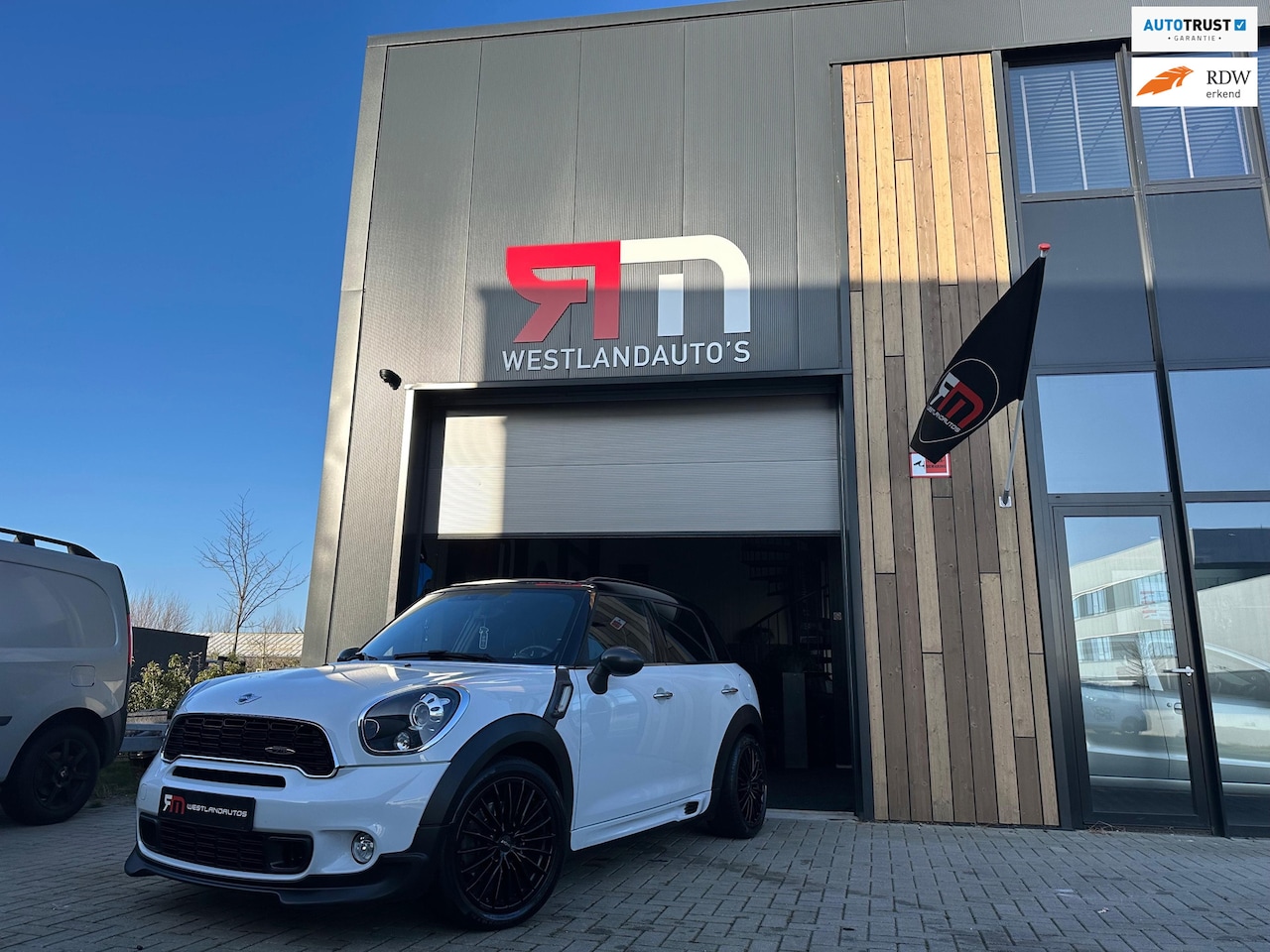 MINI Countryman - Mini 1.6 Cooper S /autm/ JCW pakket/navi/pano/clima/harman-C/LM-velgen/leder/alcatara heme - AutoWereld.nl