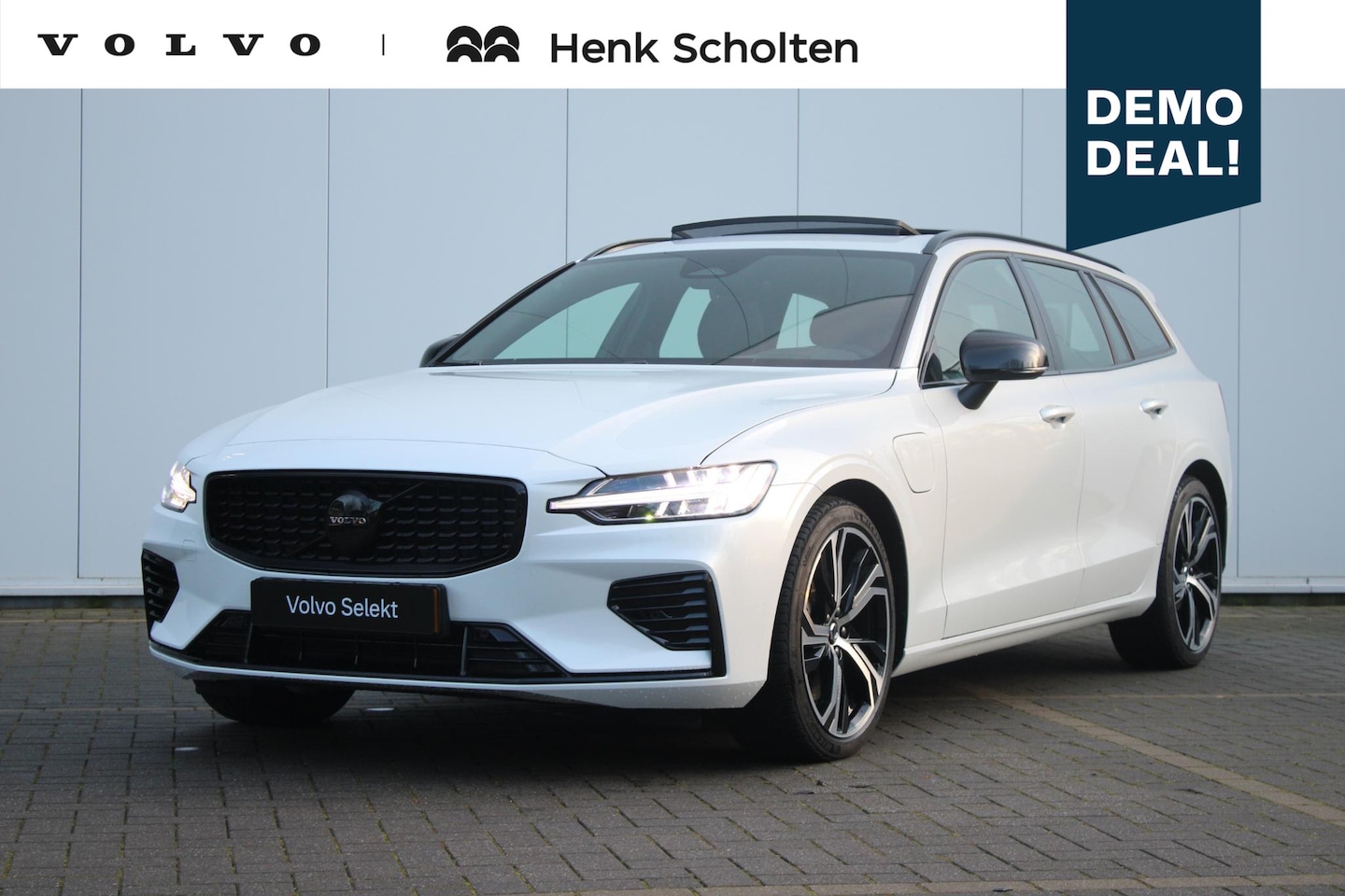 Volvo V60 - T8 Plug-in hybrid AWD Plus Dark Adaptive Cruise & Pilot Assist | Panoramadak met Schuif-/K - AutoWereld.nl