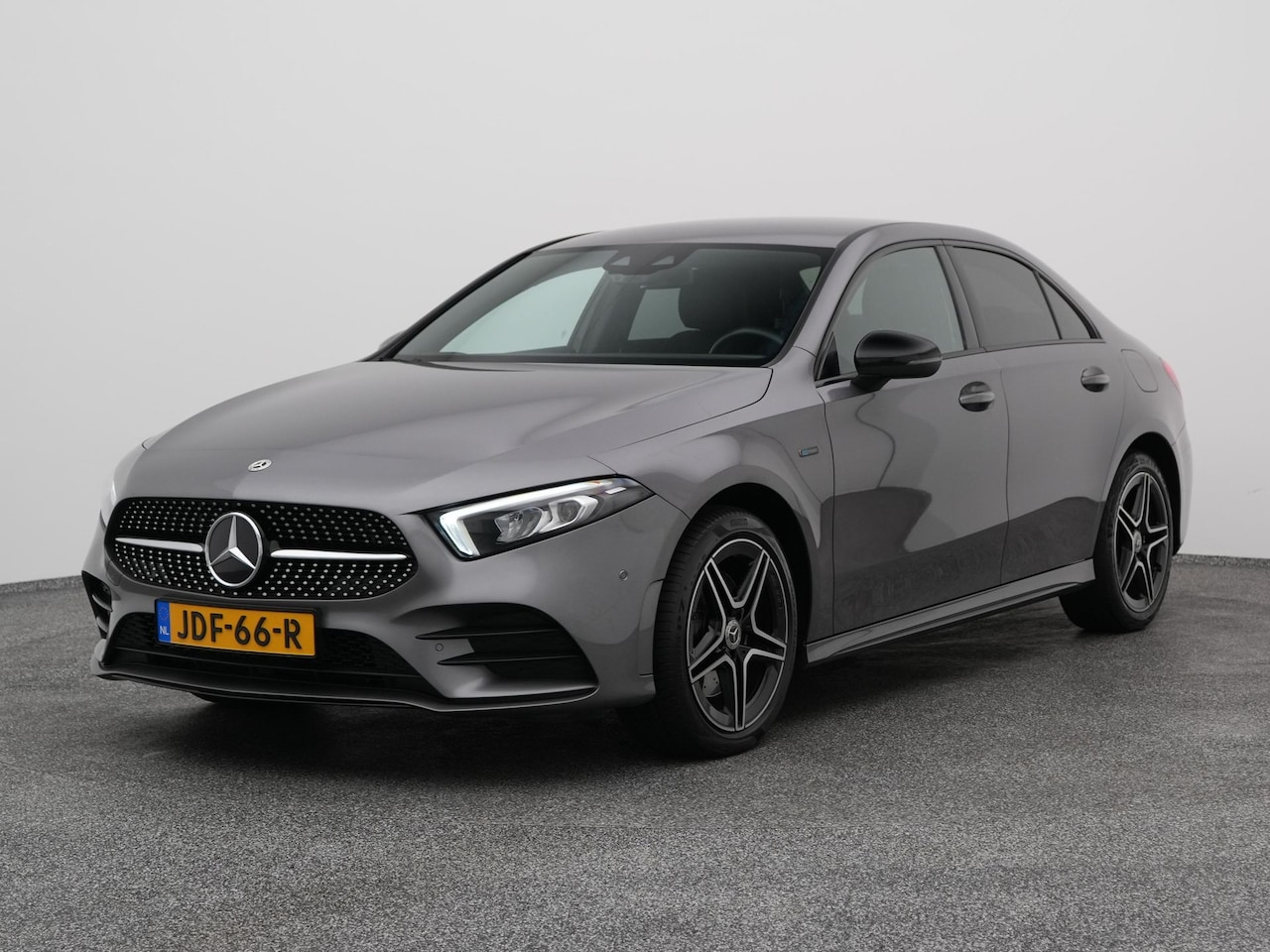 Mercedes-Benz A-klasse - 250 e Business Solution AMG | CAMERA | SFEERVERL. | STOELVERW. | TREKHAAK - AutoWereld.nl