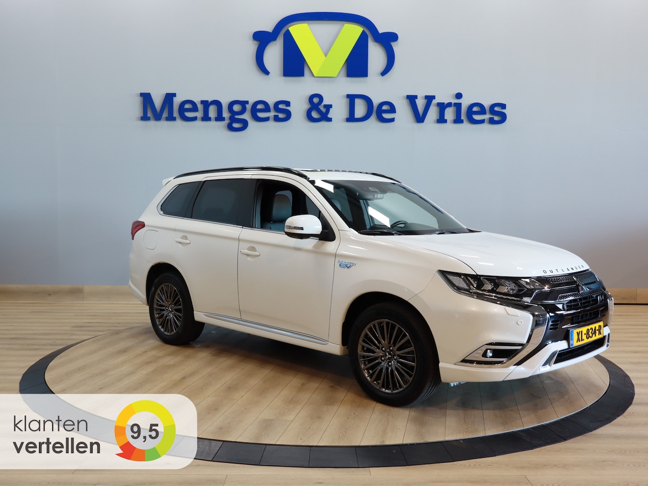 Mitsubishi Outlander - 2.4 PHEV S-Edition Airco ECC | Panorama | Trekhaak | Adaptive Cruise | Keyless | Leder | S - AutoWereld.nl