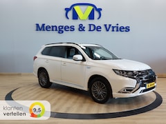Mitsubishi Outlander - 2.4 PHEV S-Edition Airco ECC | Panorama | Trekhaak | Adaptive Cruise | Keyless | Leder | S