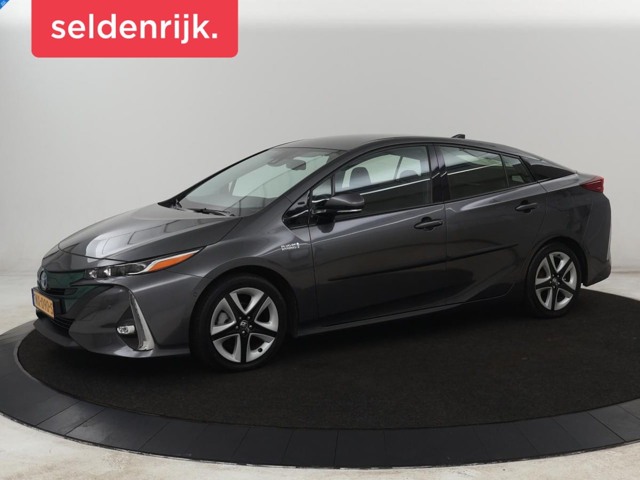 Toyota Prius - 1.8 Plug-in Business Plus | Trekhaak | Stoelverwarming | Head-Up | JBL Sound | Adaptive cr - AutoWereld.nl