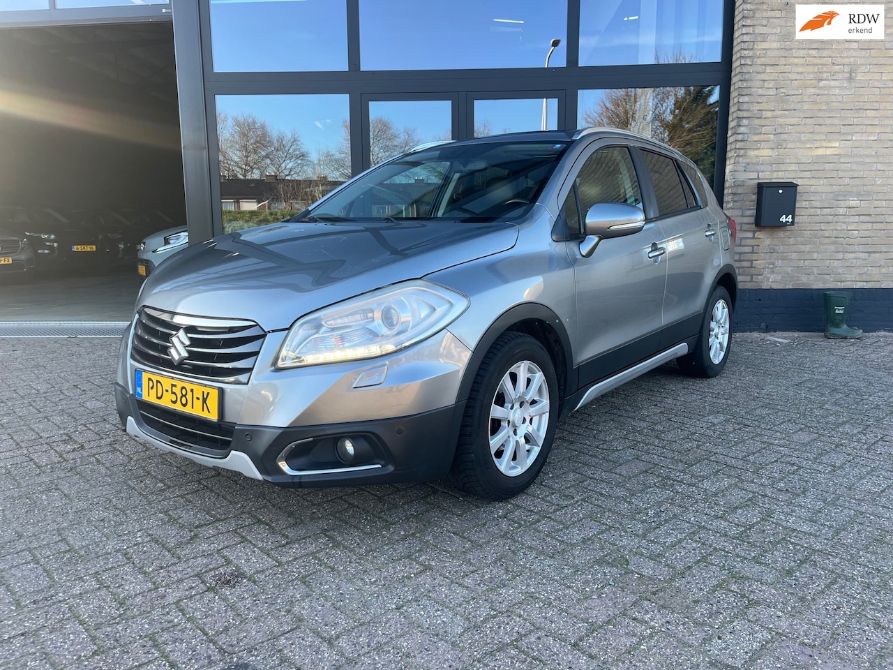 Suzuki SX4 S-Cross - 1.6 High Executive 1.6 High Executive, Automaat, Camera - AutoWereld.nl