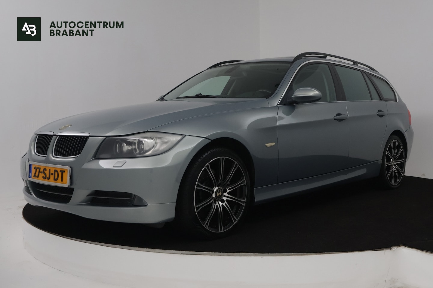 BMW 3-serie Touring - 330xi High Executive (PANORAMADAK, TREKHAAK, PARKEERSENSOREN, AUTOMAAT) - AutoWereld.nl