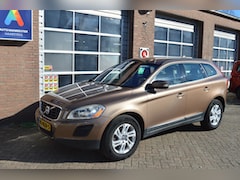 Volvo XC60 - 2.0T Momentum, Trekhaak, Navigatie, Cruise controle