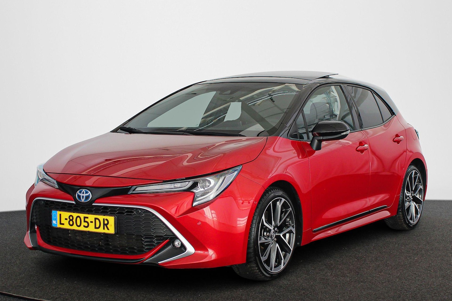 Toyota Corolla - 2.0 Hybrid Executive Pano Stoelverwarming Navi Clima 18" - AutoWereld.nl