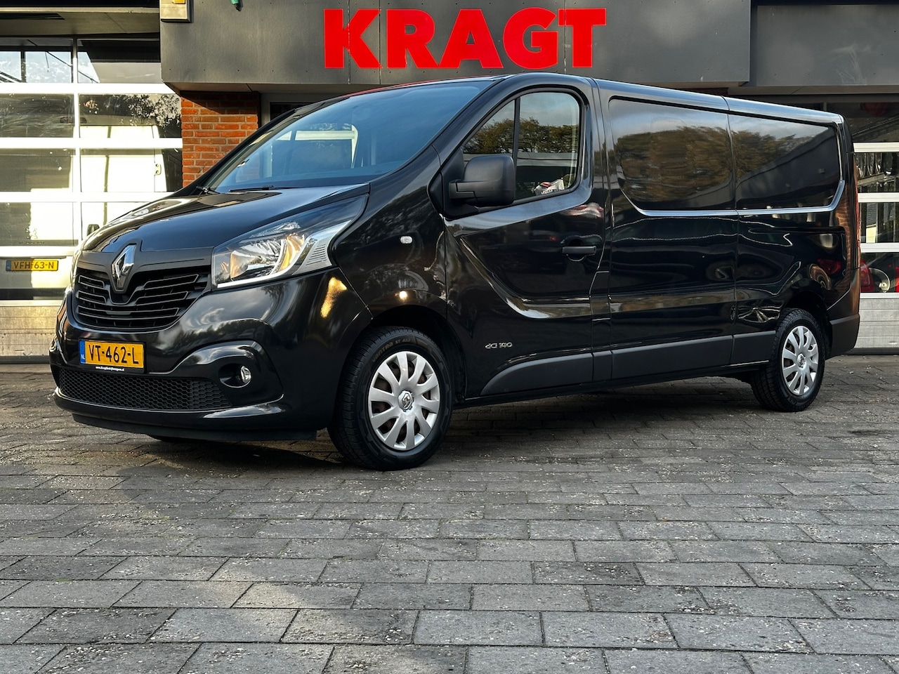 Renault Trafic - 1.6 dCi T29 L2H1 Turbo|140PK|NAP|airco|cruise|navi|trekhaak|bluetooth|drie zitplaatsen - AutoWereld.nl