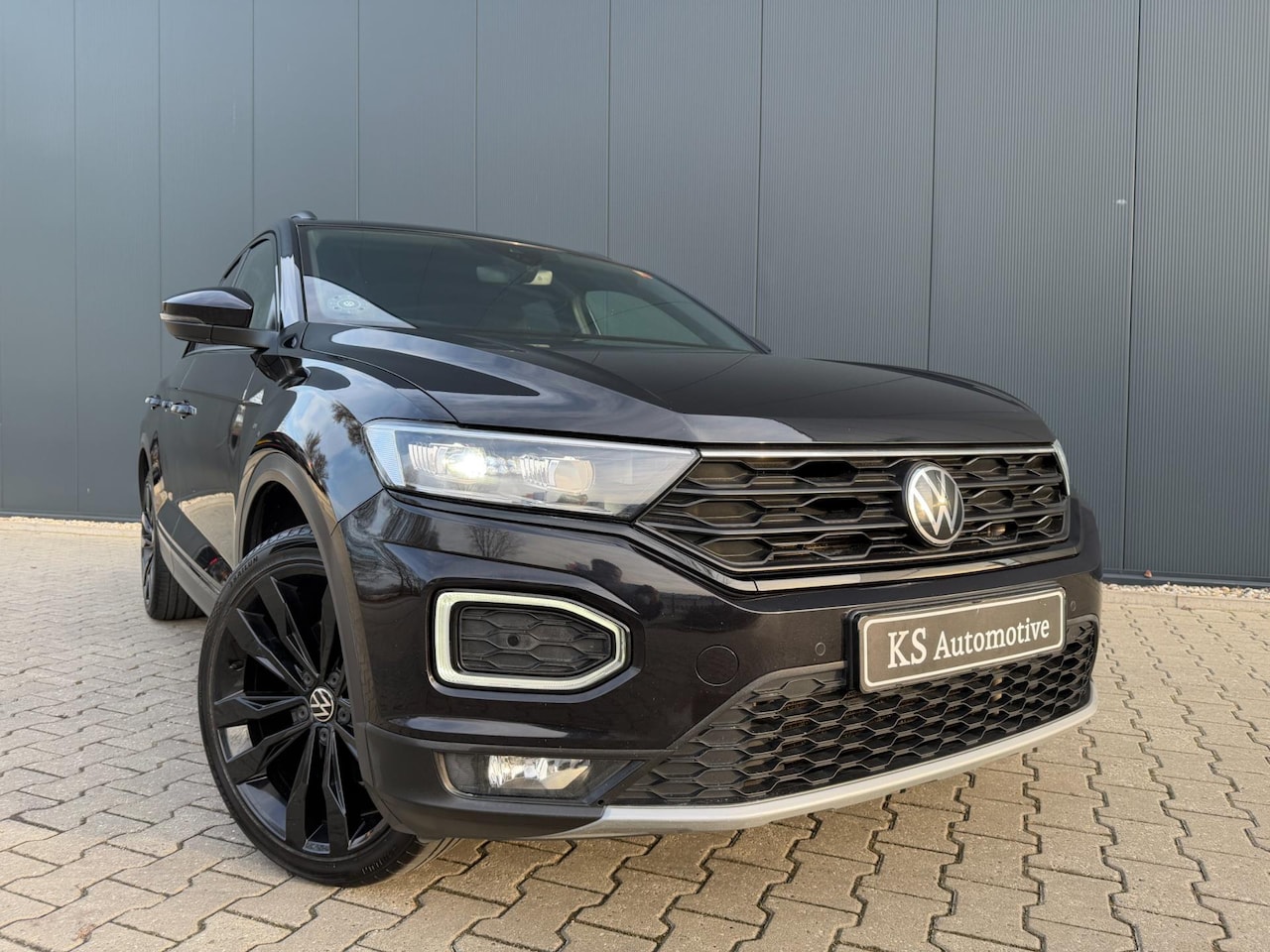 Volkswagen T-Roc - 2.0 TSI 4Motion 190PK Sport Automaat | LED | Trekhaak - AutoWereld.nl