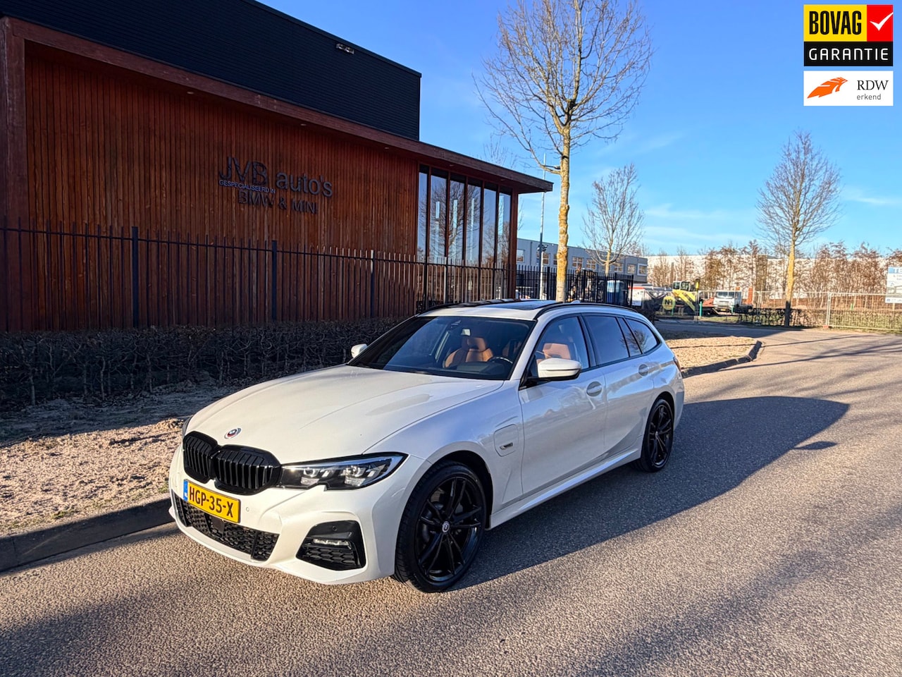 BMW 3-serie Touring - 330e xDrive M- Sport, M- stoel, SoH 93%, leder, trekhaak, pano, hud - AutoWereld.nl