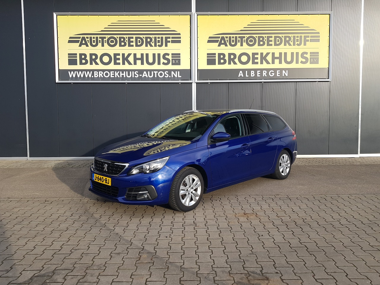 Peugeot 308 SW - 1.2 PureTech Blue Lease Executive 1.2 PureTech Blue Lease Executive - AutoWereld.nl