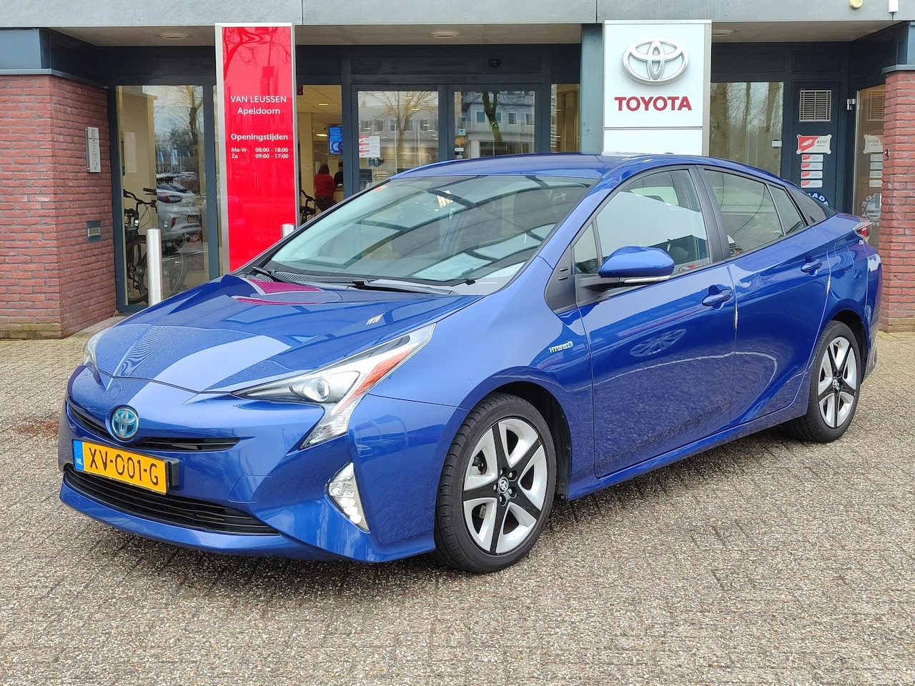 Toyota Prius - 1.8 Hybrid DYNAMIC TREKHAAK HEAD-UP STOELVERW KEYLESS LM-VELGEN CAMERA CLIMA AD-CRUISE BLU - AutoWereld.nl