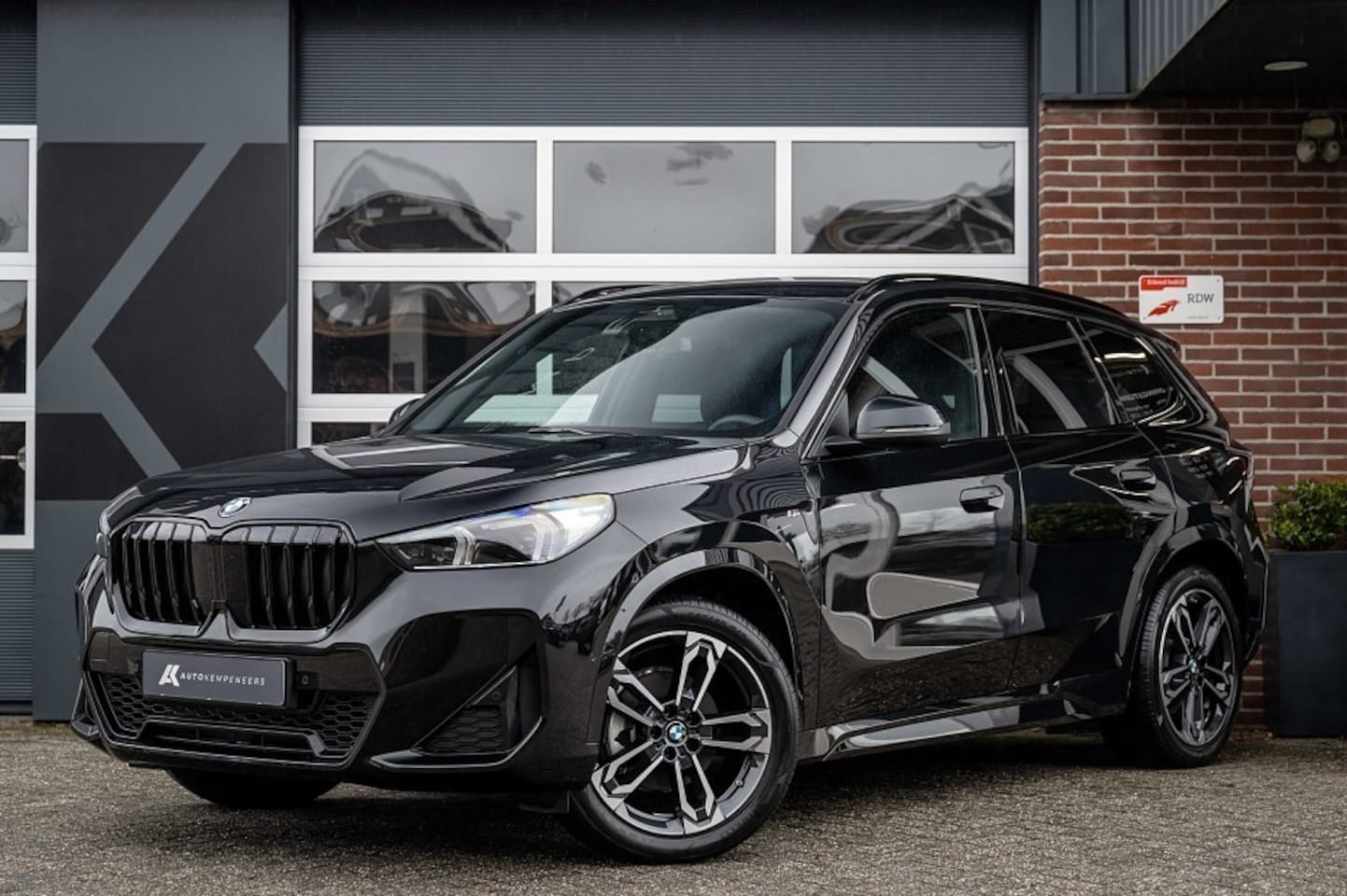 BMW X1 - sDrive18i | M-Sport | Shadow | Harman/Kardon | Keyless | Sportstoelen | Camera | Adap. led - AutoWereld.nl